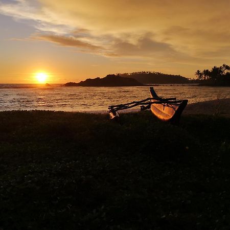 Turtle Bay Beach Resort Mirissa Bagian luar foto