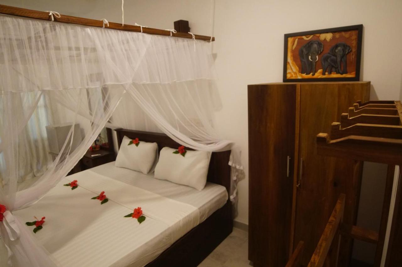 Turtle Bay Beach Resort Mirissa Bagian luar foto