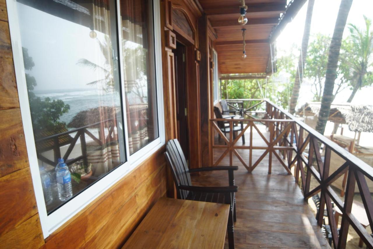 Turtle Bay Beach Resort Mirissa Bagian luar foto