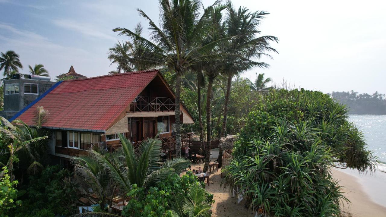 Turtle Bay Beach Resort Mirissa Bagian luar foto