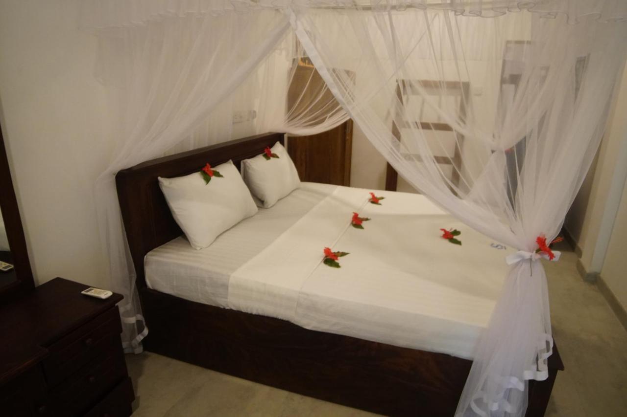 Turtle Bay Beach Resort Mirissa Bagian luar foto