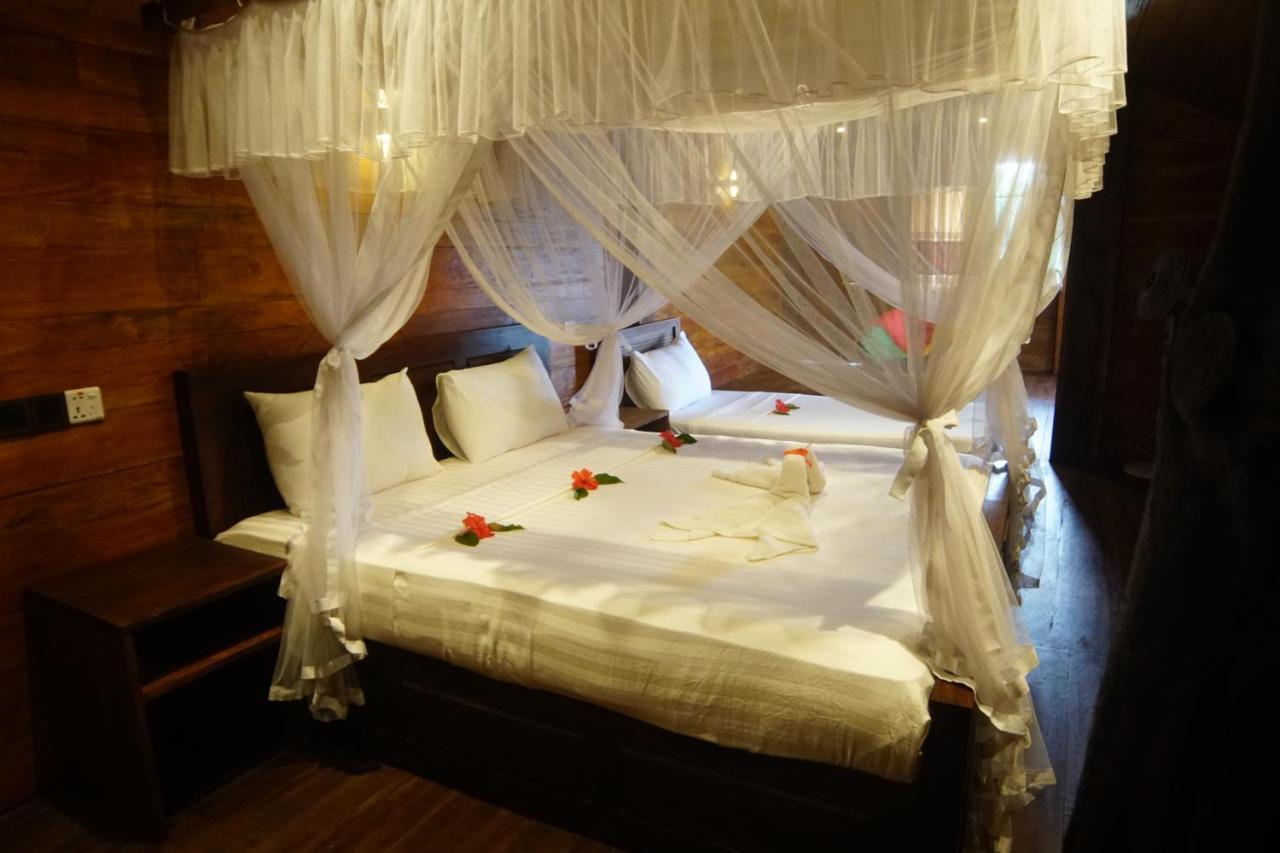 Turtle Bay Beach Resort Mirissa Bagian luar foto