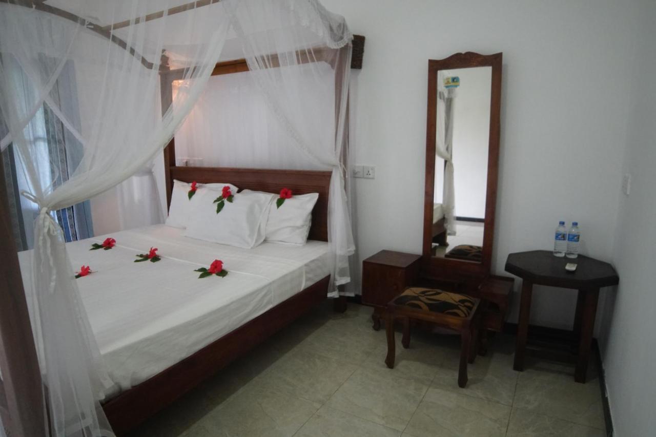 Turtle Bay Beach Resort Mirissa Bagian luar foto