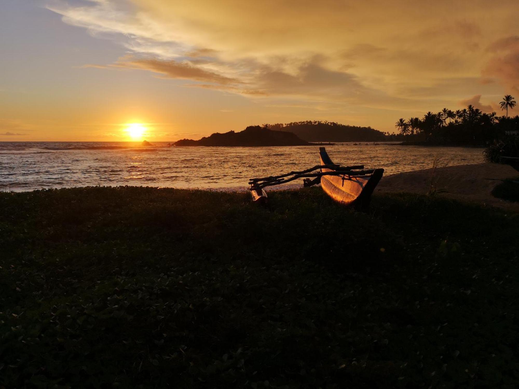 Turtle Bay Beach Resort Mirissa Bagian luar foto