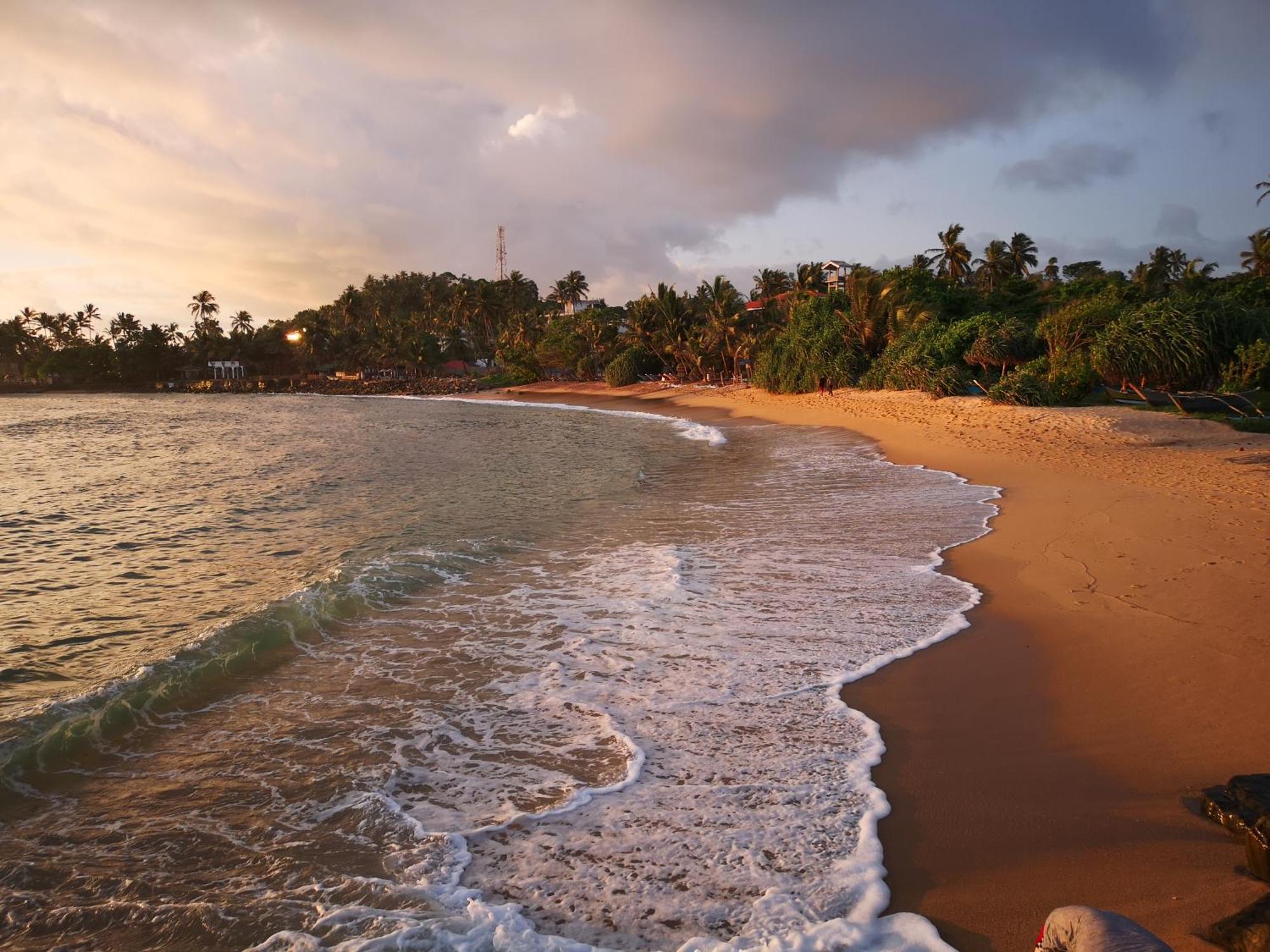 Turtle Bay Beach Resort Mirissa Bagian luar foto