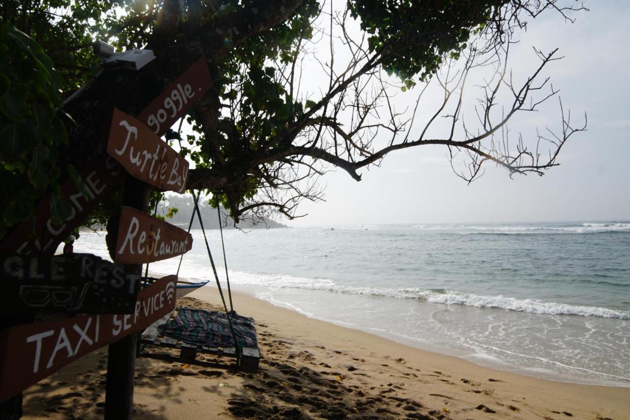 Turtle Bay Beach Resort Mirissa Bagian luar foto