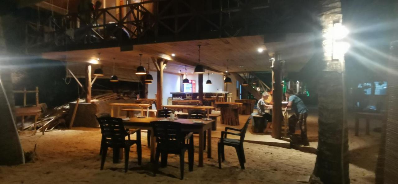 Turtle Bay Beach Resort Mirissa Bagian luar foto