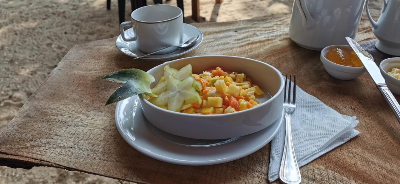 Turtle Bay Beach Resort Mirissa Bagian luar foto