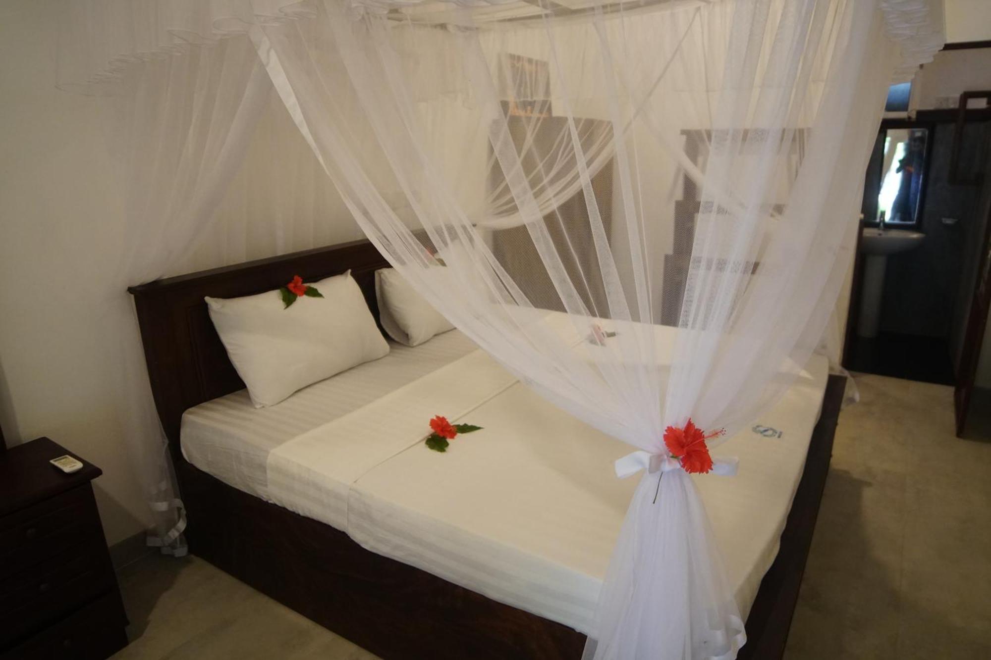 Turtle Bay Beach Resort Mirissa Bagian luar foto