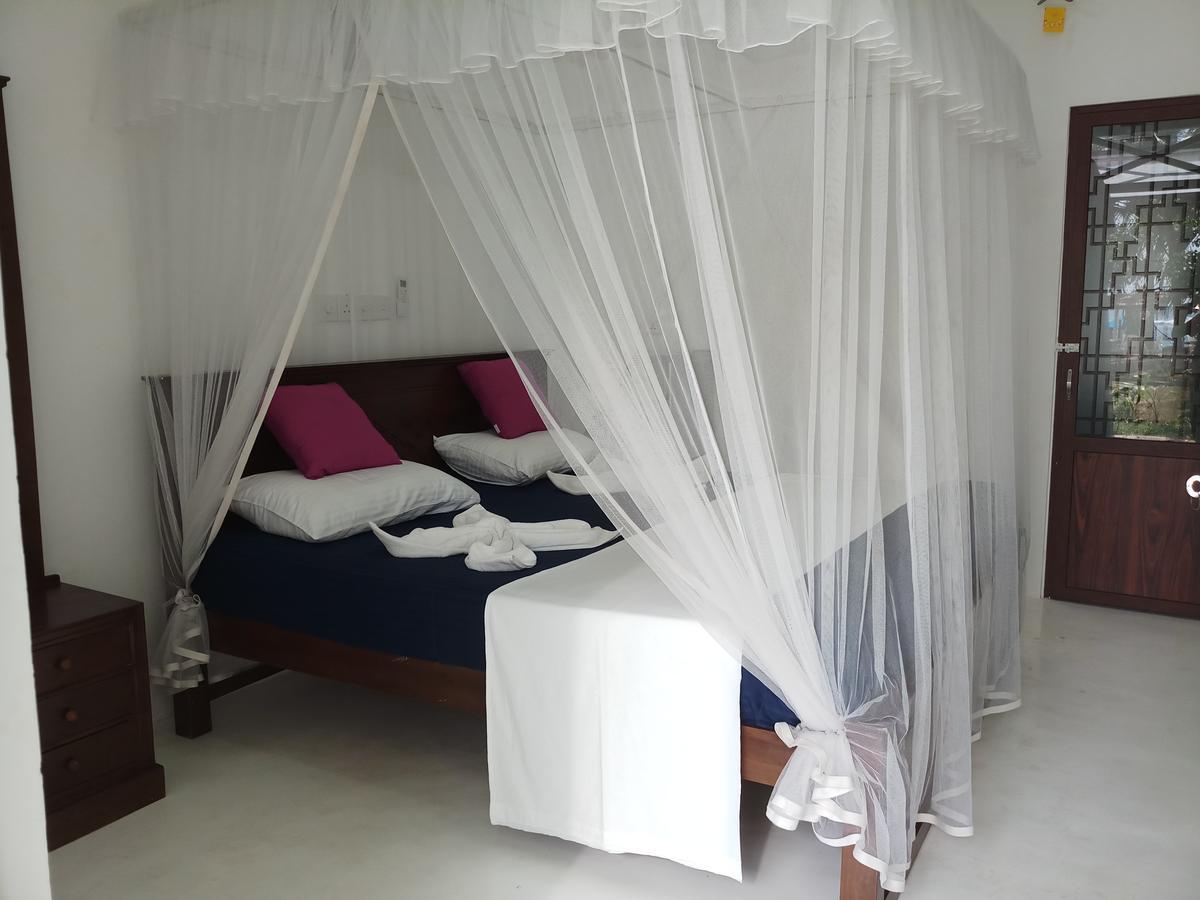 Turtle Bay Beach Resort Mirissa Bagian luar foto
