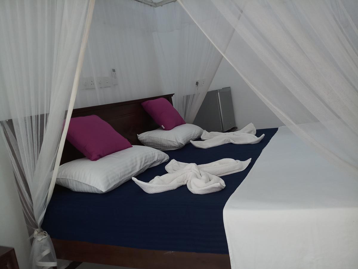 Turtle Bay Beach Resort Mirissa Bagian luar foto